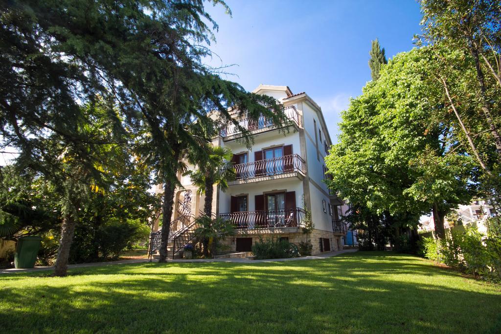 Apartments Lidija อูมัค ภายนอก รูปภาพ
